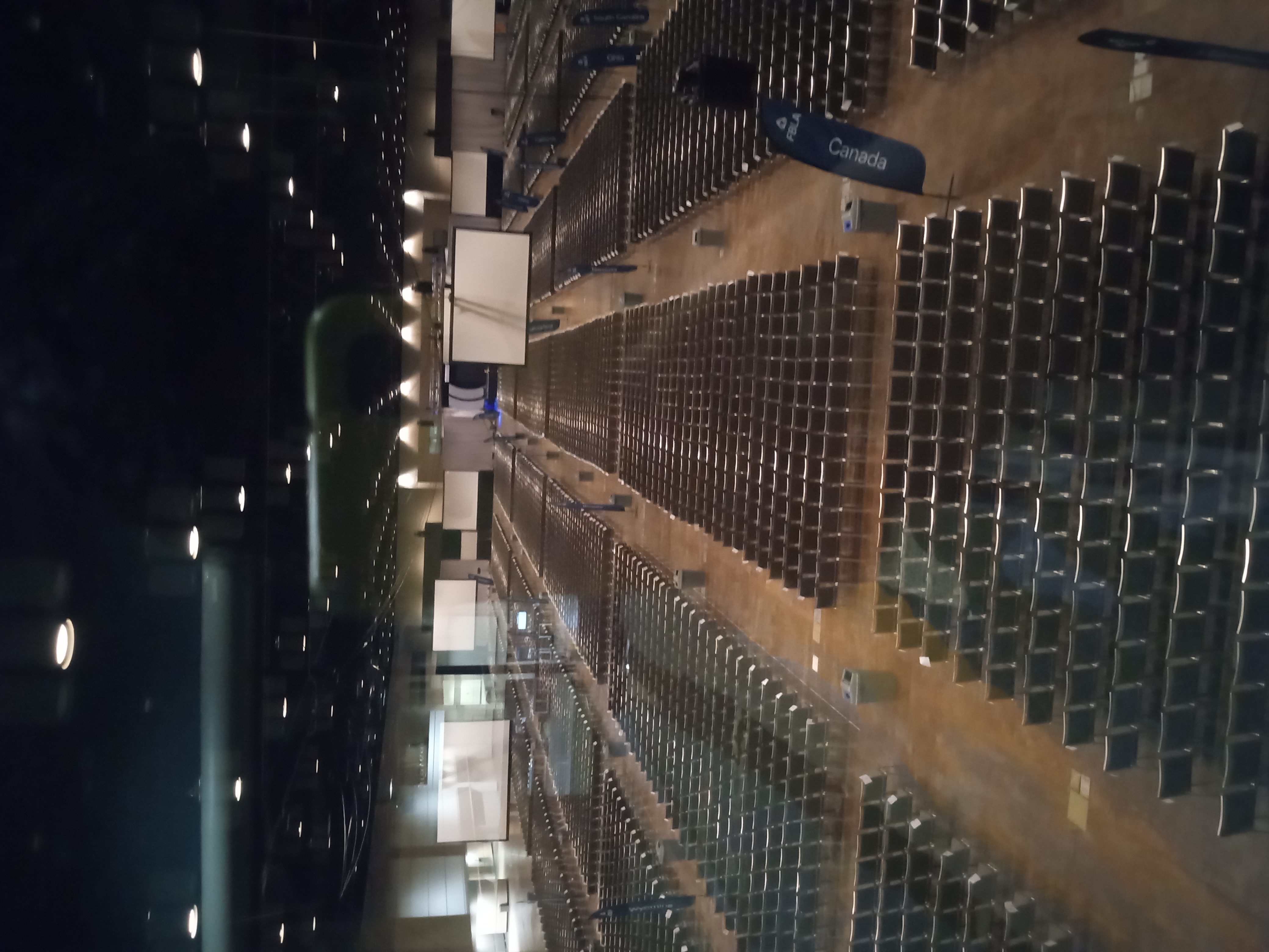 tomo suli pi supa monsi mute. supa suli li lon. jan ala li lon insa.